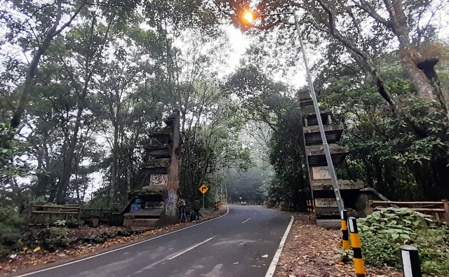 ANGKER: Jalur Pacet-Cangar yang berada di kawasan Tahuran Raden Soerjo memiliki banyak mitos dan cerita mistris.