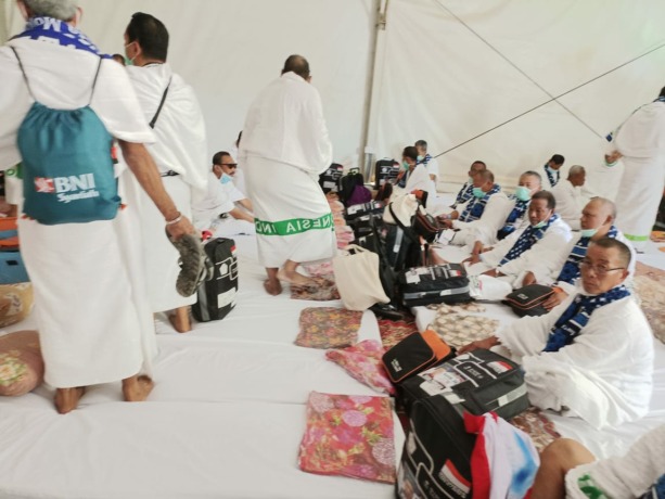 PUNCAK HAJI: Jamaah asal Mojokerto tengah menjalani ibadah wukuf di Padang Arafah, saat ibadah Haji tahun lalu.