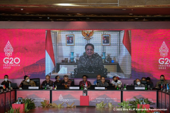 EKONOMI GLOBAL: Menteri Koordinator Bidang Perekonomian Airlangga Hartarto saat memberikan opening remarks secara virtual pada Pertemuan Sherpa ke-2, Minggu (10/07). (dok ekon.go.id for jawaposradarmojokerto)