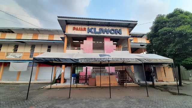 BAKAL DIRELOKASI: Pasar Kliwon yang saat ini ditempati pedagang loak eks Pasar Prapanca akan kembali direlokasi ke Pasar Tematik mulai tahun depan.