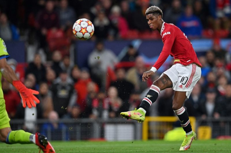 Foto arsip - Striker Manchester United Marcus Rashford mencetak gol dalam pertandingan Liga Champions antara Manchester United dan Atalanta di  Old Trafford, Manchester, 20 Oktober 2021.  Rashford mencetak salah satu gol ketika MU menang 2-1 atas Liverpoo