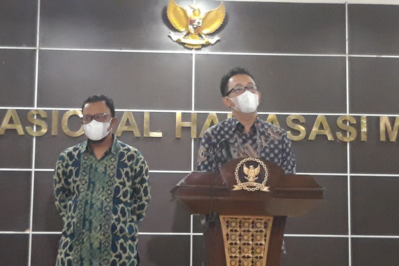 Komisioner Komnas HAM RI Beka Ulung Hapsara memberikan keterangan pers di Jakarta, Senin. (ANTARA/Muhammad Zulfikar).