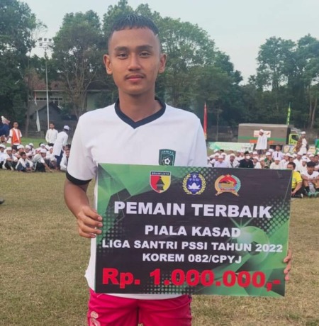Kiper eLKISI FC Alfarezel Satria Apriliandi.