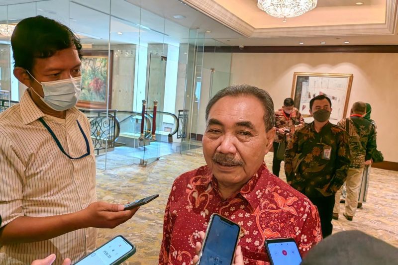 Ketua LPSK Hasto Atmojo Suroyo usai menghadiri acara Hari Internasional untuk Peringatan dan Penghormatan bagi Korban Terorisme di Hotel Shangri-La, Jakarta, Minggu (21/8/2022). (ANTARA/Melalusa Susthira K.)