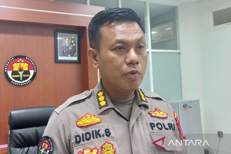 Kabid Humas Polda Sulteng Komes Polisi Didik Supranoto memberikan keterangan kepada media di Mapolda Sulteng. ANTARA/ Kristina Natalia
