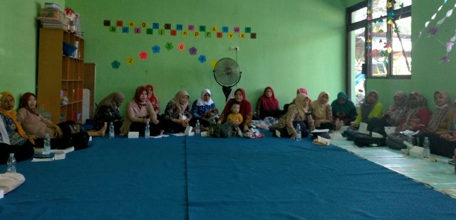 DIMATANGKAN: Pengurus Himpaudi bersama panitia JPRM koordinasi persiapan event Gebyar Kreasi Himpaudi di TK Tunas Bangsa, Japan Raya, Sooko.