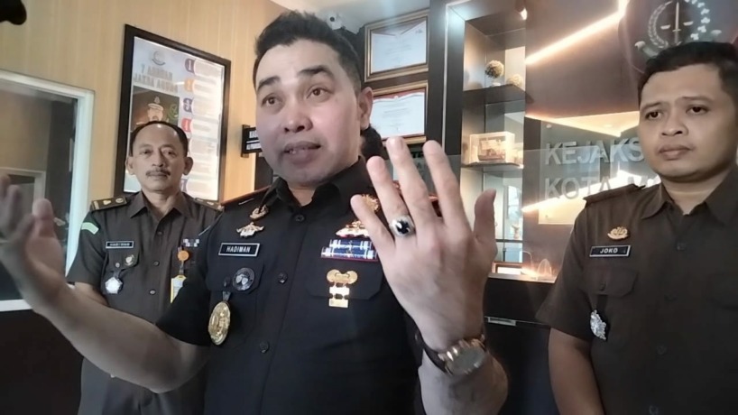 ’’Kasus BTT yang ada kaitannya dengan dinas, kita periksa. Mulai kasi, kabid, kadis. Termasuk ibu wali (Wali Kota Ika Puspitasari). Jadi kalau memang mengarah ke wali kota, ya kita periksa juga’’  Hadiman, Kajari Kota Mojokerto
