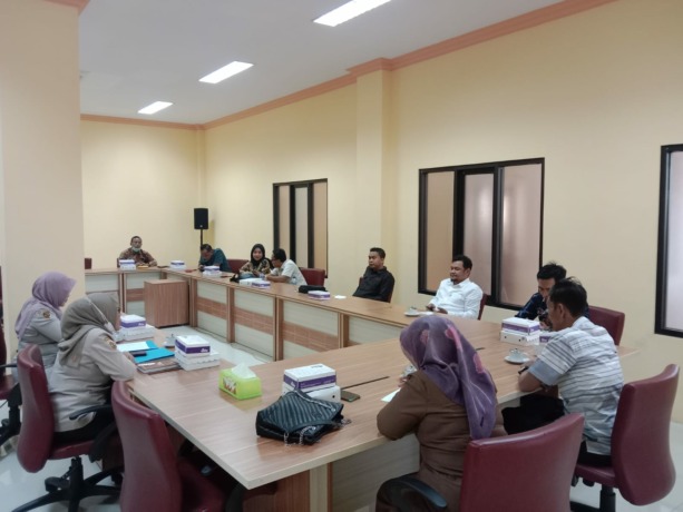 JADI ATENSI: Komisi II DPRD Kabupaten Mojokerto panggil Kepala Bapenda Mardiasih atas pegawainya yang habiskan untuk pajak. (Khudori Aliandu/ Jawa Pos Radar Mojokerto)
