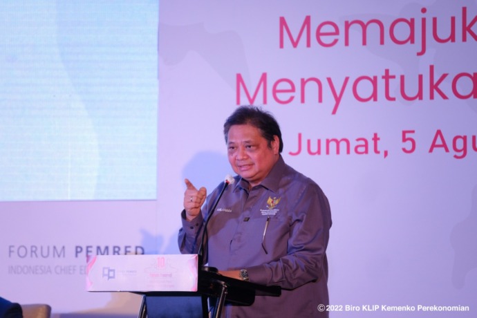 JAGA PERSATUAN: Menko Perekonomian Airlangga Hartarto menyampaikan sambutan saat pertemuan Forum Pemred di Jakarta, Jumat (5/8). (Dok ekon.go.id for Jawa Pos Radar Mojokerto)