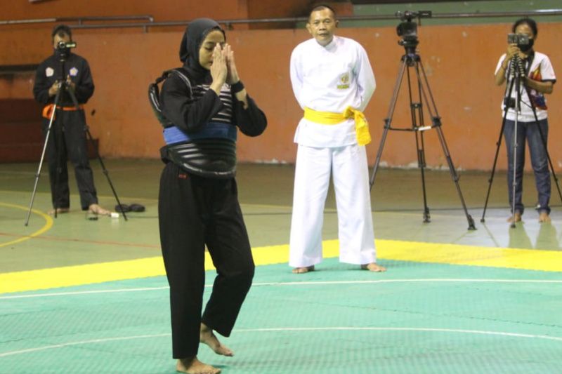 Safira Dwi Meilani yang merupakan atlet pencak silat dari Perguruan Bangau Ruyung Kudus, Jawa Tengah, saat mengikuti seleksi nasional untuk mengikuti kejuaraan dunia di Malaysia 2022. (ANTARA/HO-SDW)