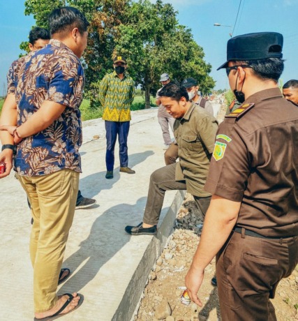 KETAT: Kepala Dinas PUPR Rinaldi Rizal Sabirin mendampingi tim PPS Kejari tingkatkan pengawasan ke sejumlah proyek strategis daerah.