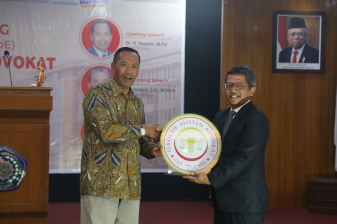 Ketua DPC Peradi Malang Iwan Kuswardi, S.H. menilai CoE Asisten Advokat FH UMM merupakan terobosan yang strategis untuk melahirkan SDM unggul di bidang hukum. (dok Humas UMM for Jawa Pos Radar Mojokerto)