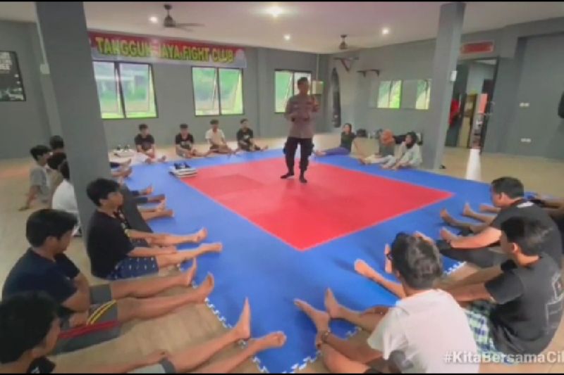 Polsek Cilandak menyediakan sasana tinju bagi anak muda cegah narkoba dan tawuran, Jakarta, Selasa. (27/9/2022) ANTARA/HO-Polsek Cilandak