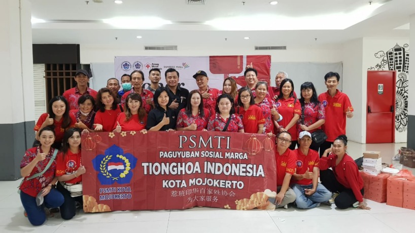 KELUARGA BESAR: Paguyuban Sosial Marga Tionghoa Indonesia (PSMTI) Kota Mojokerto bersama-sama donor darah di Sunrise Mall Mojokerto lantai 2.