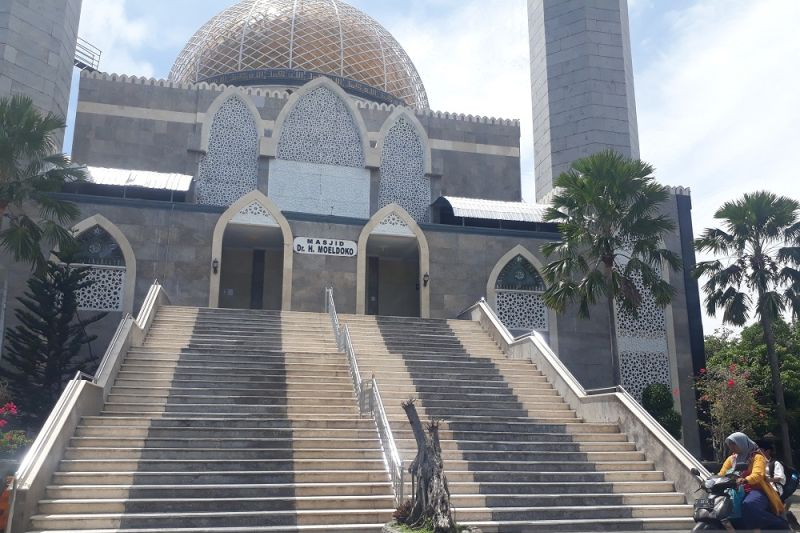 Suasana Masjid Dr. H. Moeldoko di Kecamatan Bandar Kedungmulyo, Kabupaten Jombang, Jawa Timur. ANTARA/Asmaul