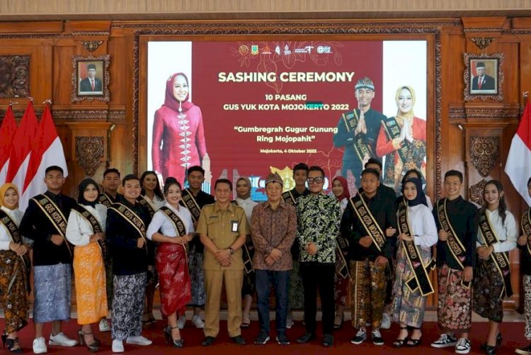 Sebanyak 10 pasang ditetapkan sebagai Finalis Gus dan Yuk Kota Mojokerto 2022 dalam Sashing Ceremony yang berlangsung di Pendapa Sabha Kridatama Rumah Rakyat, Jalan Hayam Wuruk 50, Kota Mojokerto, Selasa (4/10).