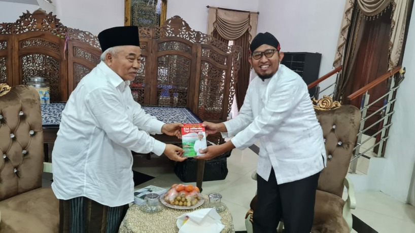 SOWAN: Bupati Sumenep Achmad Fauzi sowan ke kediaman pengasuh Pondok Pesantren Amanatul Ummah Prof. Dr. KH. Asep Saifuddin Chalim, M.A di Pacet, Mojokerto.