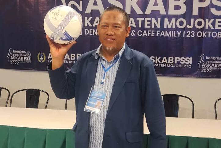 Kiai Fatur Rohman, Ketua Askab PSSI Mojokerto.