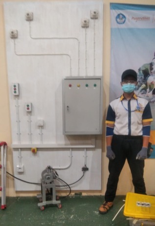 PRESTASI: SMKN 1 Pungging Kabupaten Mojokerto mencetak banyak prestasi dalam Lomba Kompetensi Siswa (LKS) ke 30 tingkat Nasional.