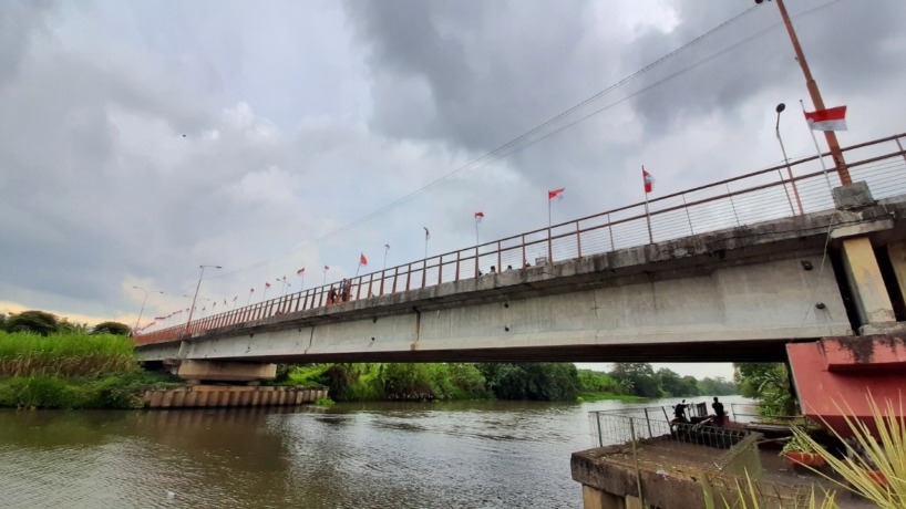 DIPANTAU: Kawasan bawah Jembatan Rejoto menjadi salah satu tempat jujukan pelajar membolos sekolah. (Yulianto Adi Nugroho/JPRM)