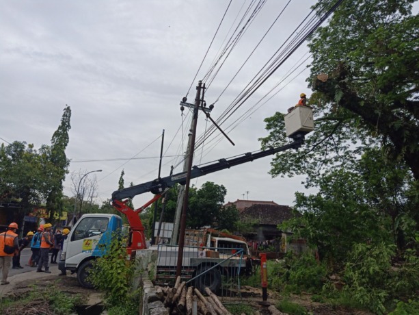 KOMITMEN: Komitmen PLN yang berupaya terus menjaga pasokan listrik tetap andal dan beroperasi secara optimal.