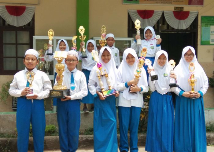 PRESTASI: SDI Plus Al-Azhar juga menampung bakat dan minat peserta didik pada bidang olahraga dan kesenian