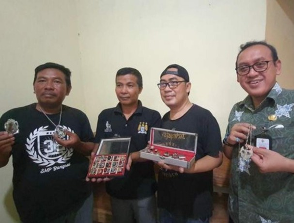 ISTIMEWA: Monel buatan perajin asal Pekuwon, Kecamatan Bangsal, Kabupaten Mojokerto, diburu pecinta dan kolektor akik. (Khudori Aliandu/Jawa Pos Radar Mojokerto)