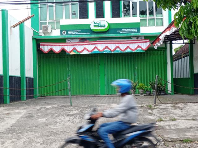 BERMASALAH: Koperasi Simpan Pinjam Sejahtera Bersama (KSPSB) Kantor Cabang Mojokerto di Jalan Mojopahit nomor 520, Kelurahan/Kecamatan Kranggan, Kota Mojokerto, kemarin (6/11) kemarin. Kasus gagal bayar yang menyertanya masih berlanjut.