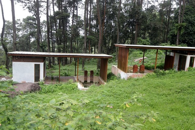 DISBUDPORAPAR Kabupaten Mojokerto memastikan akan melakukan pemanfaatan sejumlah bangunan mangkrak di kawasan wisata. Selain menggandeng investor, juga akan dialihfungsikan menjadi homestay.
