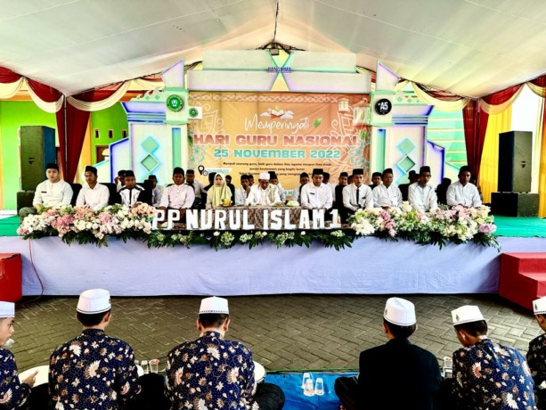 Suasana HGN doa bersama untuk bangsa dan gempa Cianjur di Ponpes Nurul Islam 1 Pungging .