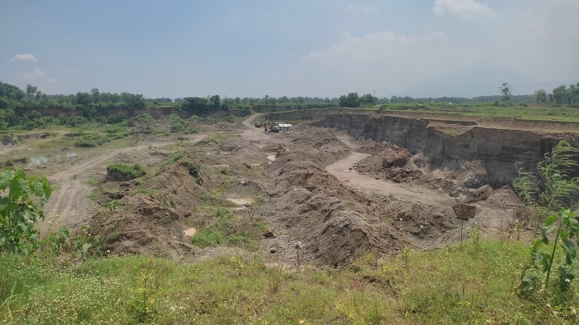 PROSES HUKUM: Galian C di Dusun Jaringansari, Desa Karangdiyeng, Kecamatan Kutorejo, lokasi tewasnya dua penambang yang sudah kembali beroperasi.