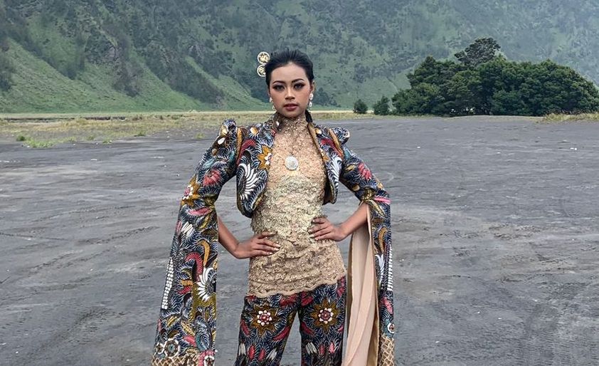 KARYA SENI: Juara Harapan I Batik Cempaka Surya Bumi Mojopahit karya pembatik Sekar Arum Kota Mojokerto.