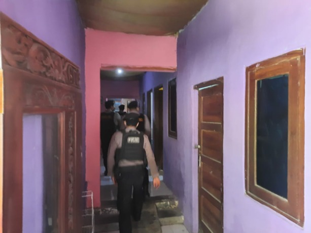 MENCARI PELANGGAN: Jasa sewa kamar kos di Lingkungan Kuwung, Kelurahan Meri, Kecamatan Kranggan, dijajakan lewat media sosial Facebook. (Yulianto Adi Nugroho/Jawa Pos Radar Mojokerto)