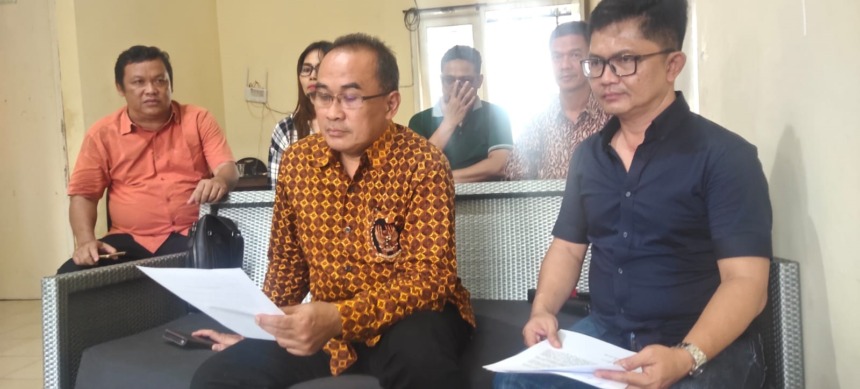 AMBIL SIKAP : Ketua DPK Apindo Kabupaten Mojokerto Bambang Widjanarko tentukan sikap atas usulan pemda ke Pemprov Jatim yang tak sesuai dengan hasil rapat Dewan Pengupahan, kemarin (2/12).