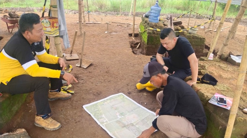 Kepala Disbudporapar Kabupaten Mojokerto Norman Handito suntik dana hingga ratusan juta untuk mendukung ekskavasi Situs Gemekan, Dusun Kedawung, Desa Gemekan, Kecamatan Sooko. (Khudori Aliandu/Jawa Pos Radar Mojokerto)