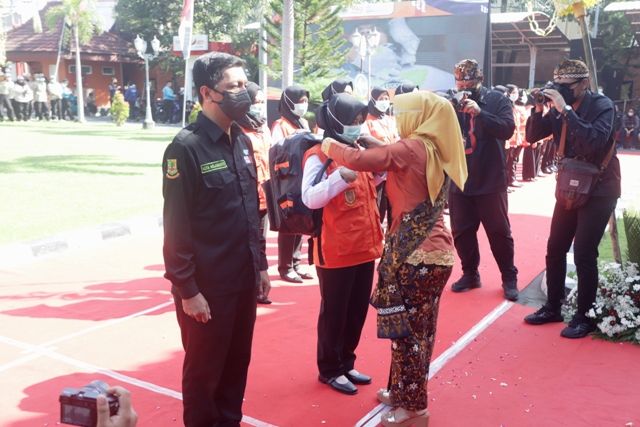 UNGGULAN: Wali Kota Ika Puspitasari saat me-launching pembentukan TIM Prameswari di Halaman Pemkot Mojokerto saat Hari Jadi Ke-104 Kota Mojokerto, 20 Juni 2022.