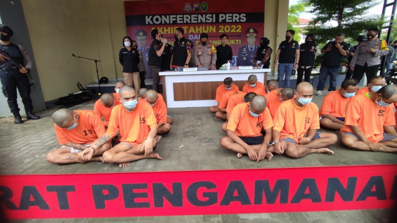 MOTIF PEMBUNUHAN: Kepolisian akhirnya resmi menetapkan sembilan orang tersangka atas kasus pengeroyokan berujung maut di kawasan Stadion Gajah Mada, Desa Jotangan, Kecamatan Mojosari. (Martda Vadetya/Jawa Pos Radar Mojokerto)