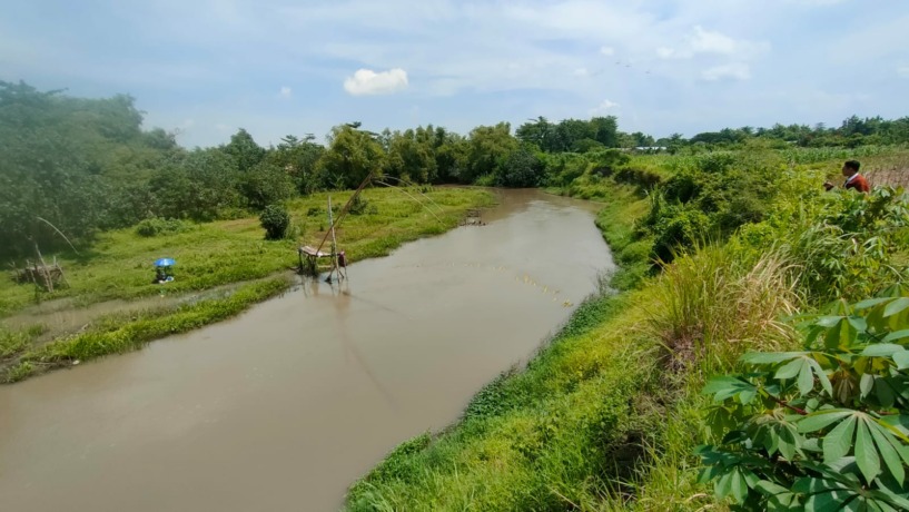 MERUGI: Lahan pertanian milik warga Dusun Sonosari, Desa Canggu, Kecamatan Jetis berubah jadi aliran sungai. (dok JPRM)