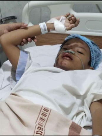 PEMULIHAN: Kondisi korban Arseni masih menjalani perawatan di RS Reksa Waluya, Kota Mojokerto, setelah menjalani operasi, kemarin. (Yulianto Adi Nugroho/Jawa Pos Radar Mojokerto)