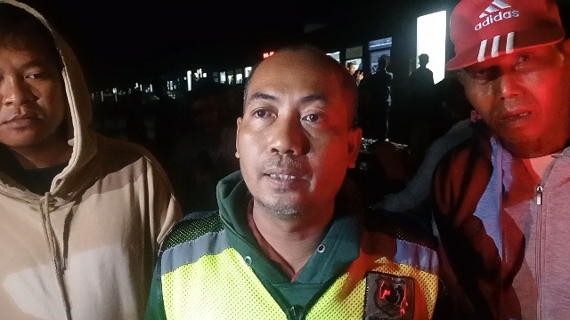 SOSOK HEROIK: Mohammad Anam, penjaga perlintasan Dusun Damarsi, Desa Kepuhanyar, Kecamatan Mojoanyar, Kabupaten Mojokerto. (Yulianto Adi Nugroho/JPRM)