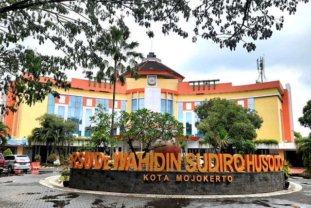 MENINGKAT: RSUD dr Wahidin Sudiro Husodo Kota Mojokerto ditarget menyumbang pendapatan tiga miliar lebih banyak daripada tahun lalu. (Sofan Kurniawan/Jawa Pos Radar Mojokerto)