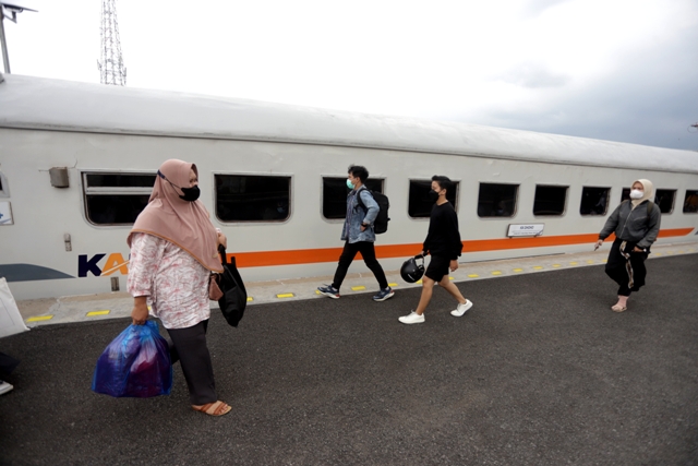 BERSEJARAH: Suasana Stasiun Mojokerto yang pernah menjadi tempat Presiden Soekarno menyampaikan pidato di hadapan massa terkait Resolusi Rakyat Mojokerto pada tahun 1950. (Sofan Kurniawan/Jawa Pos Radar Mojokerto)