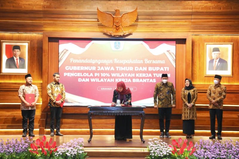 Gubernur Jatim Khofifah Indar Parawansa menandatangani kesepakatan bersama pengelolaan