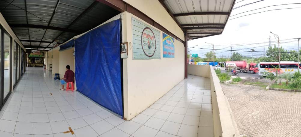 SEPI : Kondisi Rest Area Gunung Gedangan, Kecamatan Magersari, yang diresmikan Juni 2021 mati suri. Hingga kini proyek yang menelan Rp 7,5 miliar itu belum mampu mendongkrak ekonomi warga. (Khudori Aliandu/JPRM)