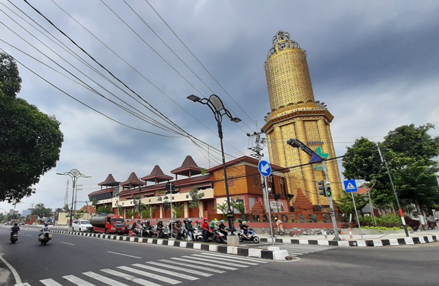 BELUM BEROPERASI: Pemandian Sekarsari yang rampung direvitalisasi oleh Pemkot Mojokerto belum bisa dibuka untuk masyarakat umum, kemarin (3/2). (Rizal Amrulloh/JPRM)