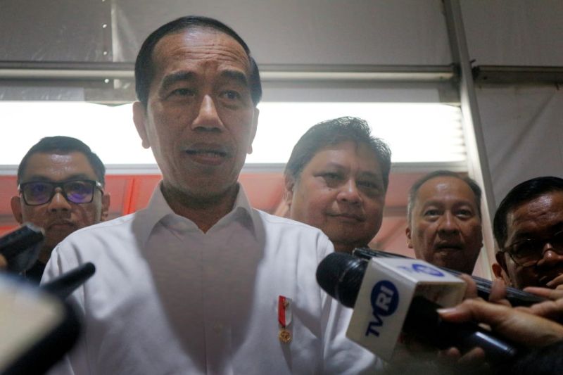 Presiden Joko Widodo berbicara kepada wartawan di JIEXPo Kemayoran, Jakarta pada Kamis (16/2/2023). (ANTARA/Rangga Pandu Asmara Jingga)
