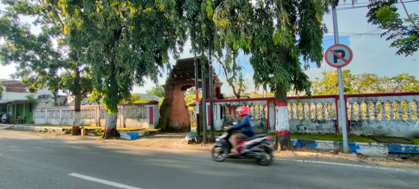 BUTUH PELUASAN: Kondisi salah satu pemakaman di Kecamatan Kranggan, Kota Mojokerto, beberapa waktu lalu. (dok JPRM)