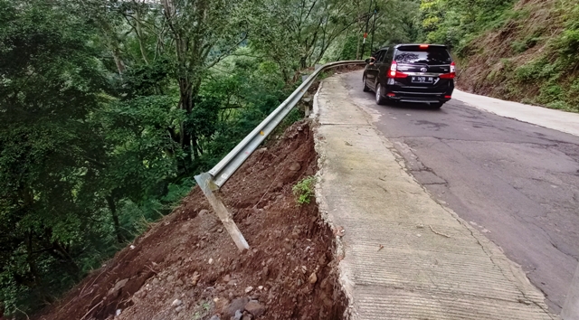 RAWAN BENCANA: Jalur Pacet ke Trawas via Gembolo menjadi salah satu titik rawan longsor. (dok JPRM)