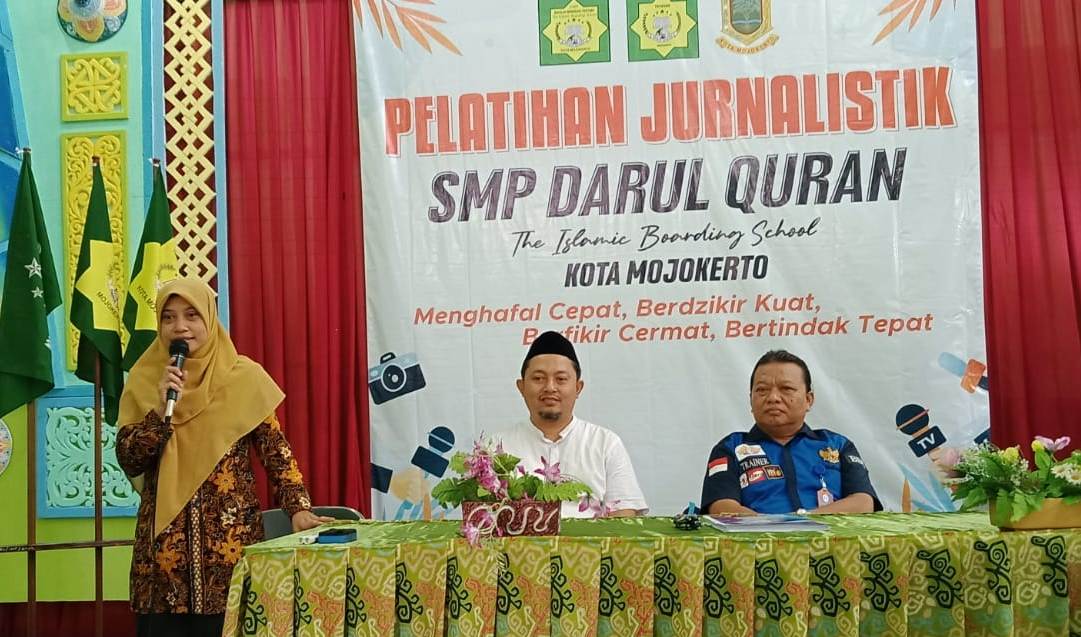 LITERASI: Kepala SMP DQ Dewi Maimunah saat memberikan sambutan.