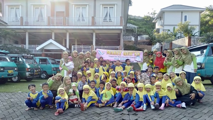 UNGGULAN: Kegiatan Mabit Quran yang diikuti anak didik TKIT Permata, Kota Mojokerto. (Rizal Amrulloh/JPRM)